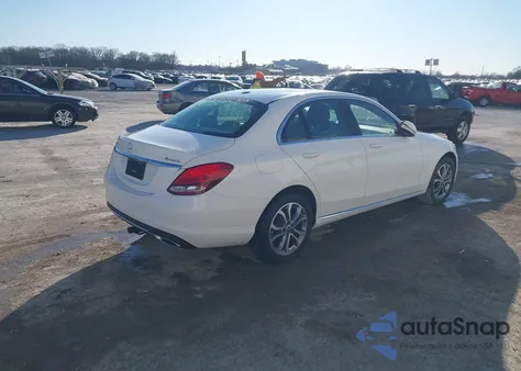 2016 Mercedes-Benz C 300 4Matic z USA, uszkodzony, nr VIN 55SWF4KB0GU142101